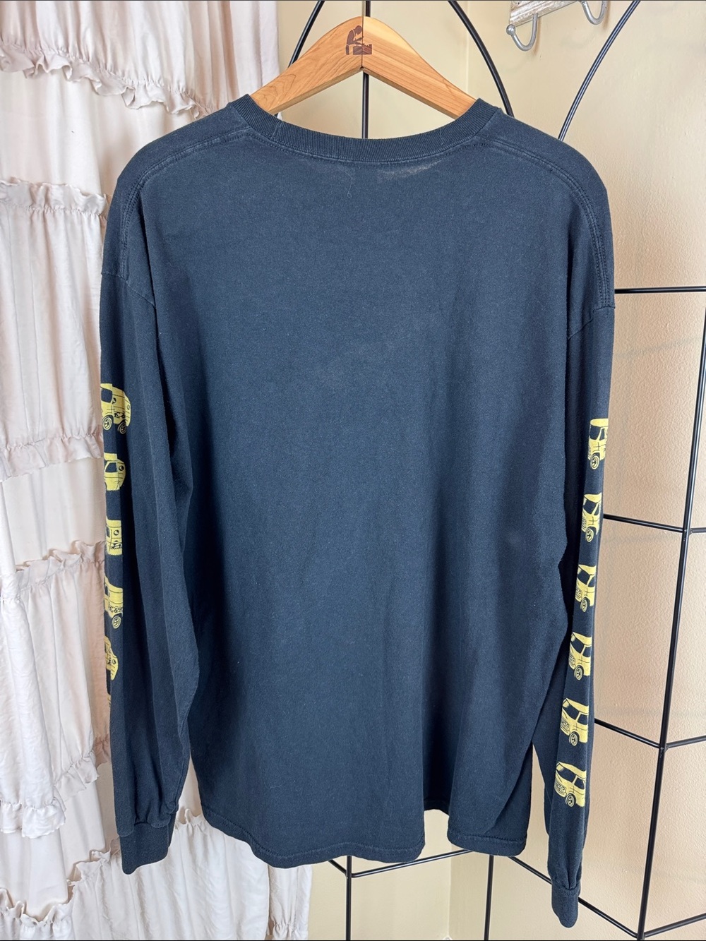 Turkey and the Wolf Black Long Sleeve Tee with Yellow Van Graphic Size XL - Picture 3 of 9